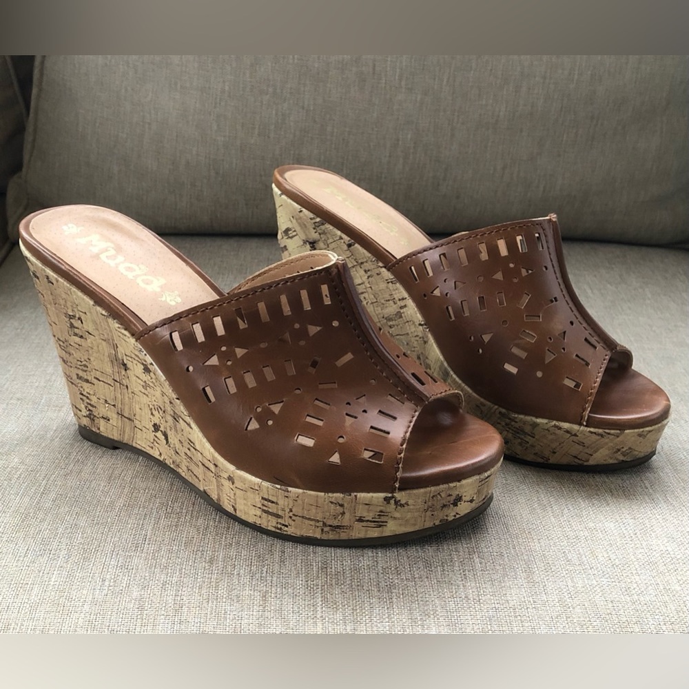 Mudd Cork Platform Wedge Heels. Size 7.